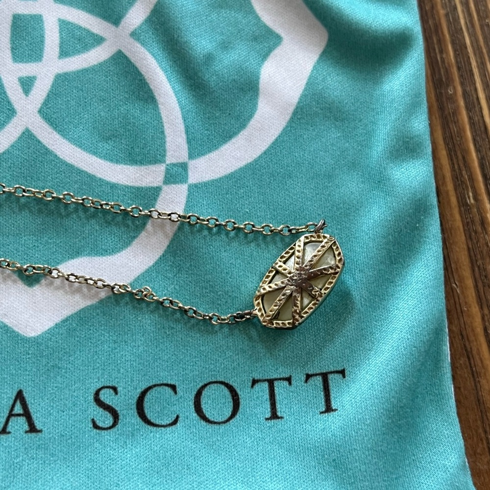 Kendra Scott Elisa tarnished mother of pearl necklace - Picture 3 of 4